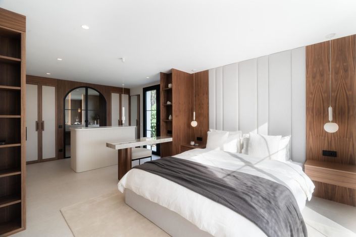 Image No.19-5 Bed Property for sale