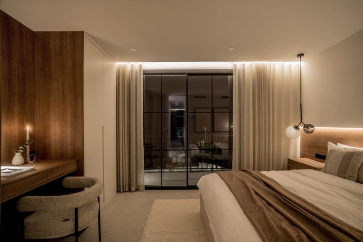 Image No.20-5 Bed Property for sale