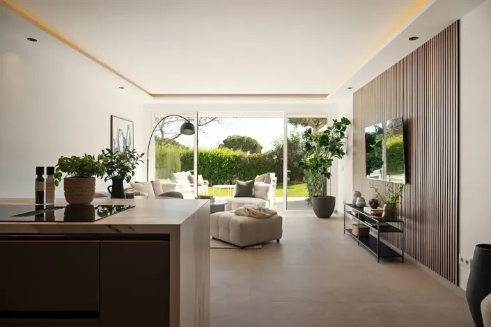 Image No.7-4 Bed Property for sale