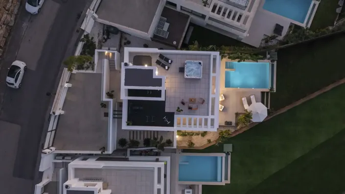 Image No.18-6 Bed Property for sale