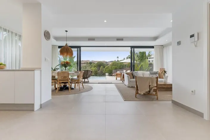 Image No.3-6 Bed Property for sale