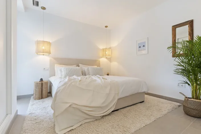 Image No.4-6 Bed Property for sale