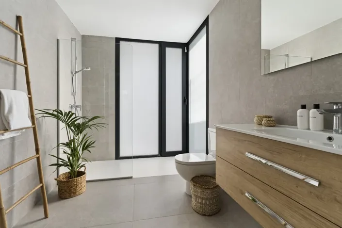 Image No.6-6 Bed Property for sale