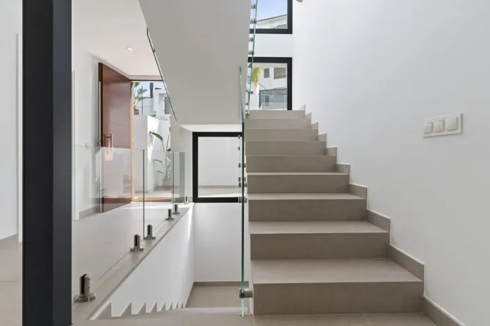 Image No.7-6 Bed Property for sale