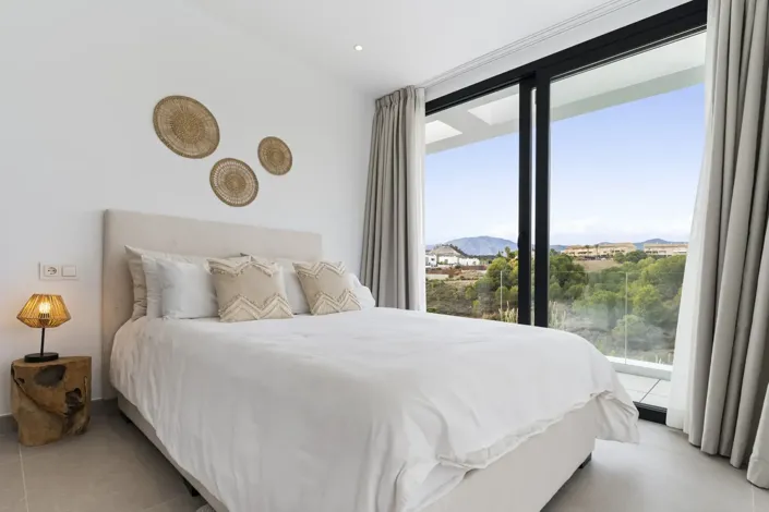 Image No.9-6 Bed Property for sale