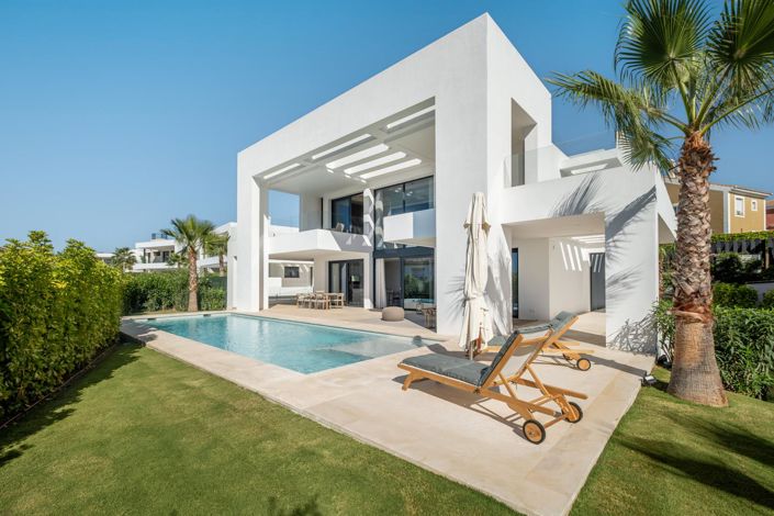 Image No.1-6 Bed Property for sale
