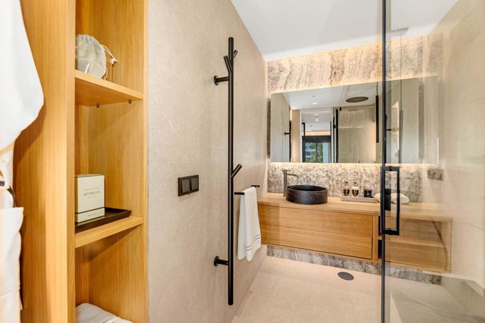 Image No.17-2 Bed Property for sale