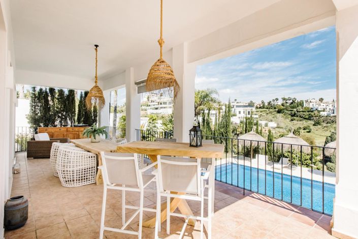 Image No.1-5 Bed Property for sale
