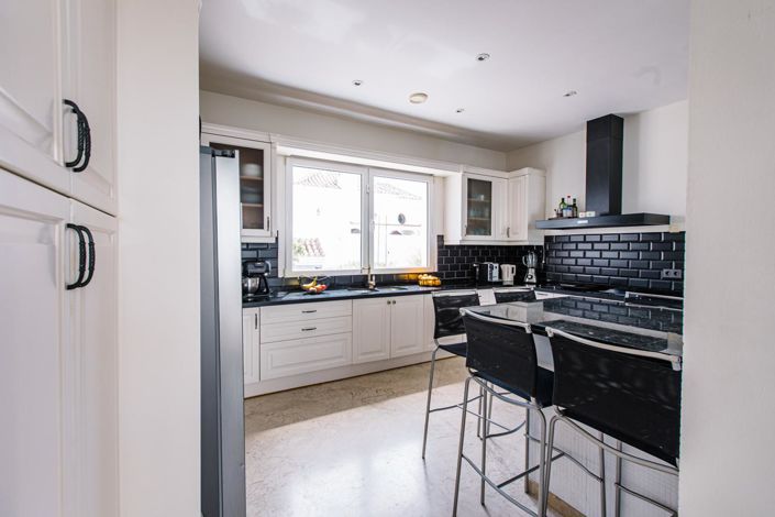 Image No.17-5 Bed Property for sale