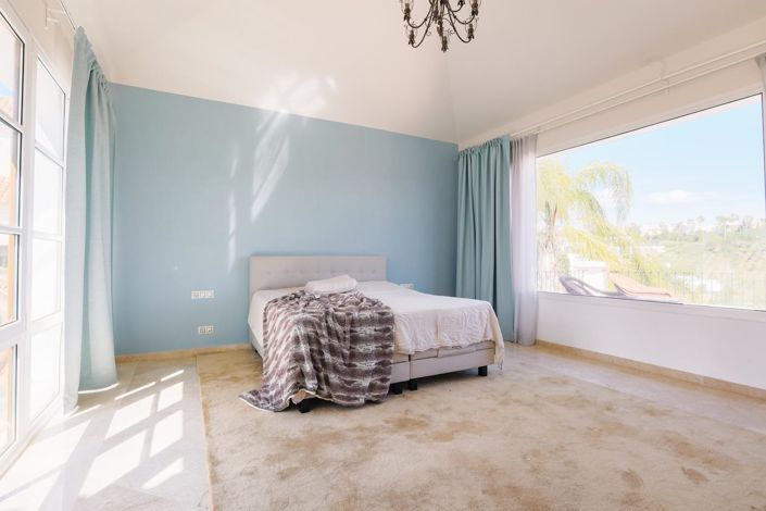 Image No.23-5 Bed Property for sale