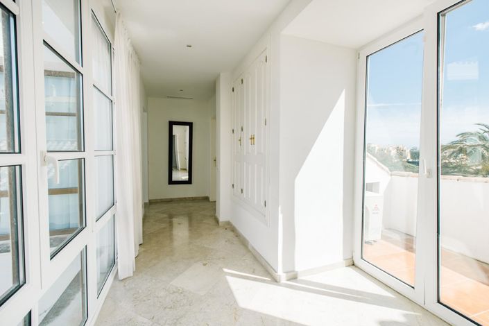 Image No.27-5 Bed Property for sale