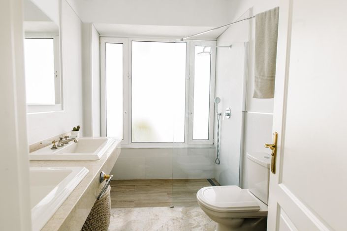 Image No.28-5 Bed Property for sale