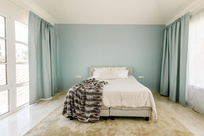 Image No.30-5 Bed Property for sale