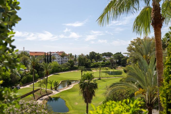 Image No.4-4 Bed Property for sale