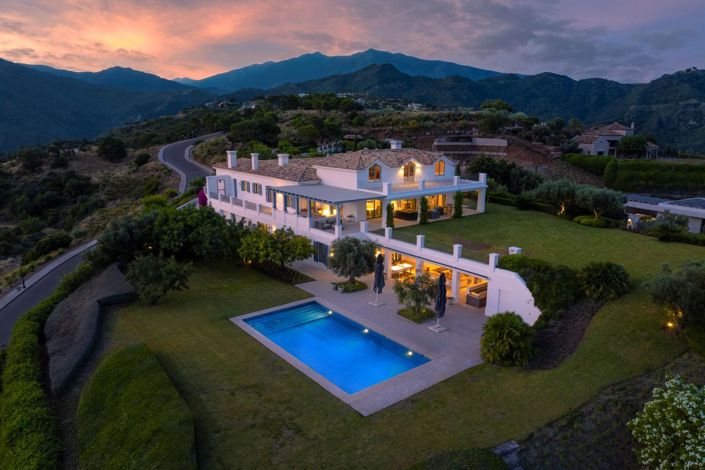 Image No.1-5 Bed Property for sale