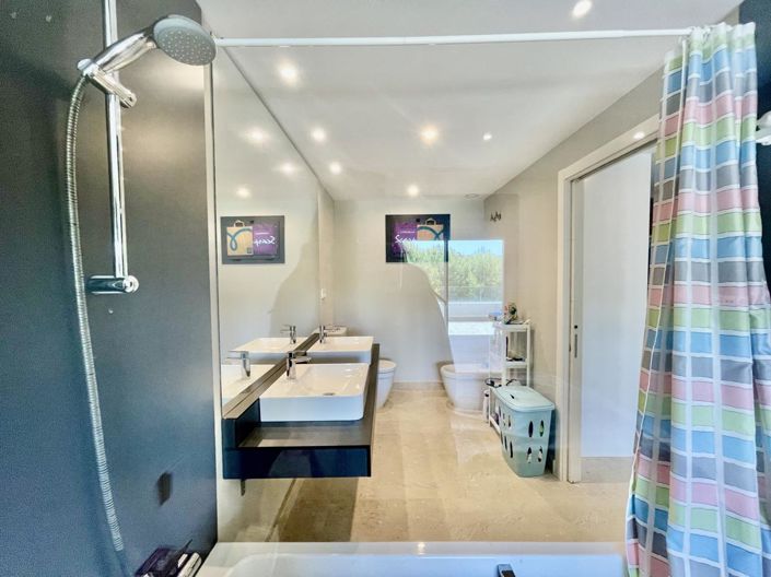 Image No.30-2 Bed Property for sale