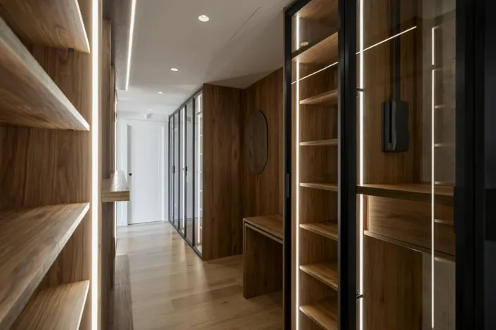 Image No.10-5 Bed Property for sale