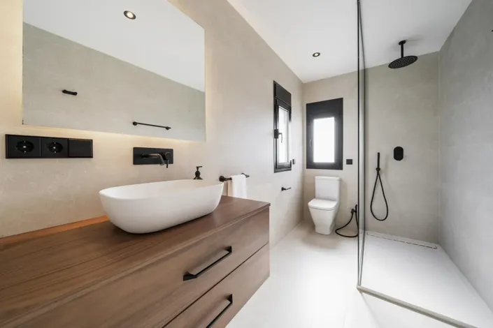 Image No.12-5 Bed Property for sale