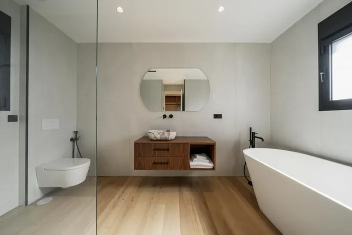 Image No.15-5 Bed Property for sale