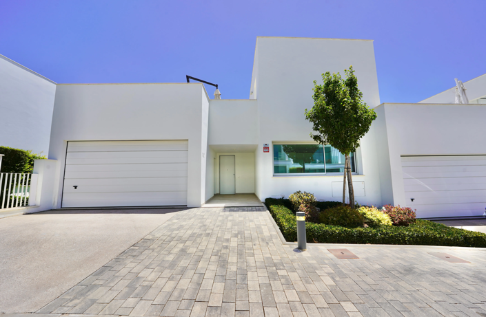 Image No.17-5 Bed Property for sale