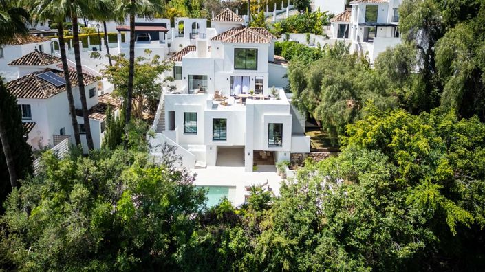 Image No.1-6 Bed Property for sale