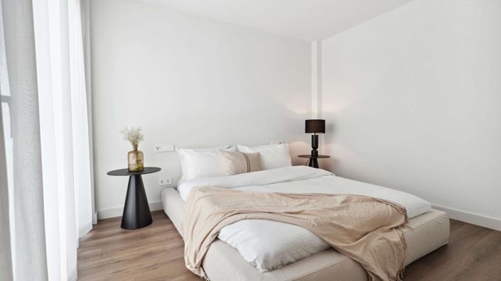 Image No.12-6 Bed Property for sale