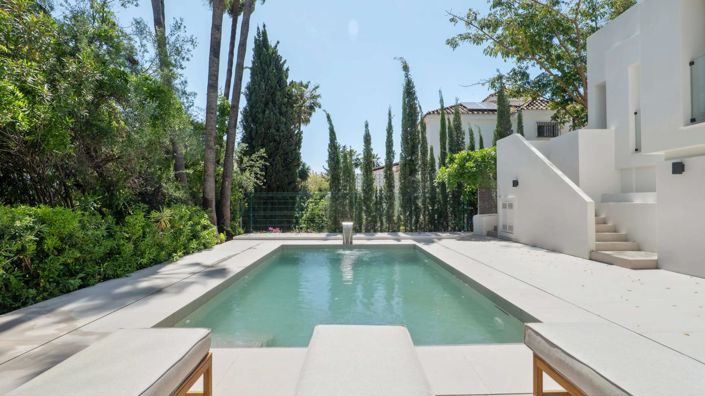 Image No.18-6 Bed Property for sale