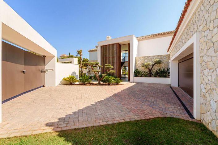 Image No.11-5 Bed Property for sale