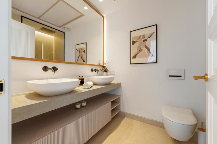 Image No.12-5 Bed Property for sale