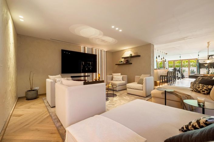 Image No.17-5 Bed Property for sale