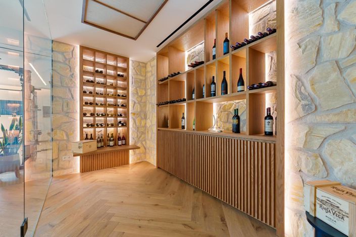 Image No.19-5 Bed Property for sale