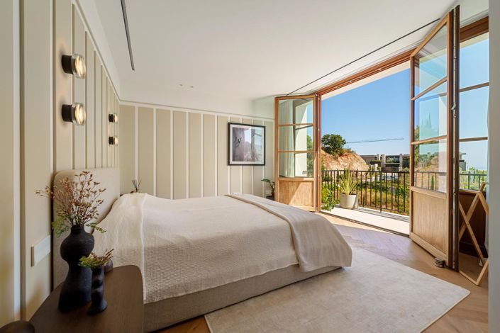 Image No.2-5 Bed Property for sale