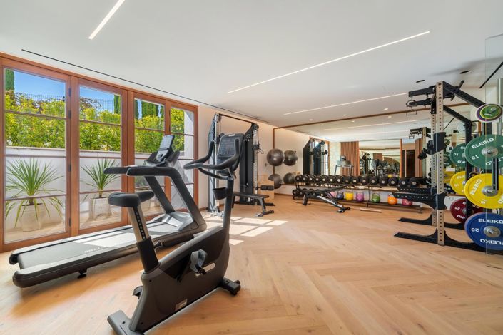 Image No.23-5 Bed Property for sale