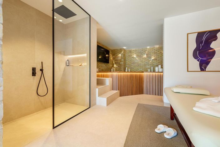 Image No.26-5 Bed Property for sale