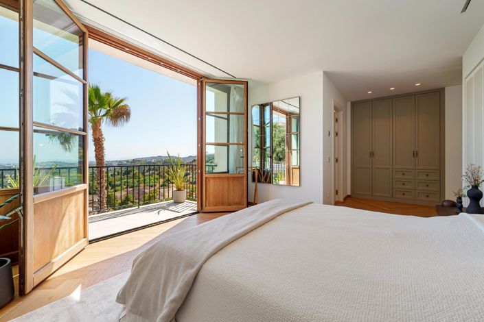 Image No.3-5 Bed Property for sale