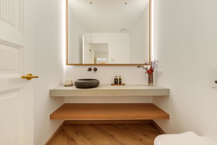 Image No.31-5 Bed Property for sale