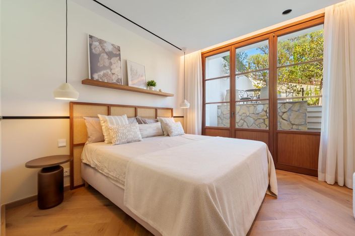 Image No.32-5 Bed Property for sale