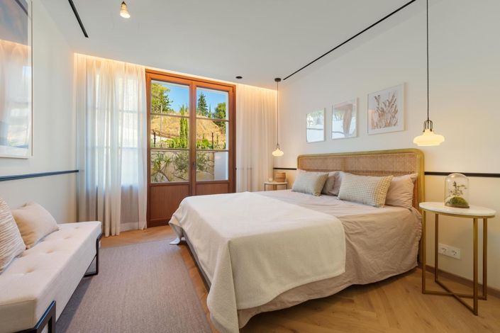 Image No.35-5 Bed Property for sale