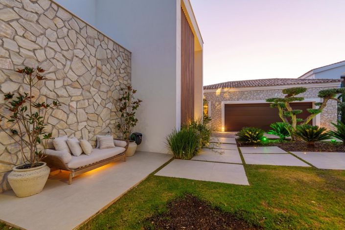 Image No.41-5 Bed Property for sale