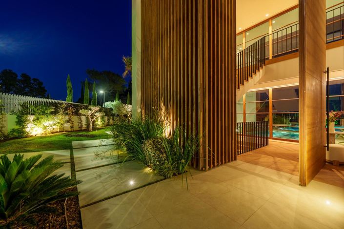 Image No.46-5 Bed Property for sale