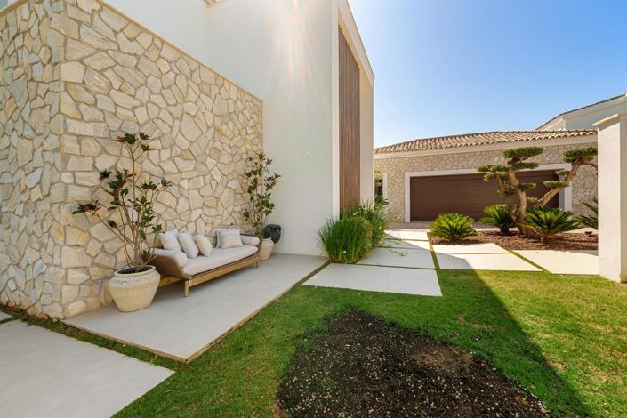 Image No.47-5 Bed Property for sale