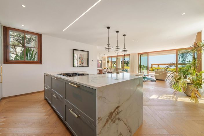 Image No.6-5 Bed Property for sale