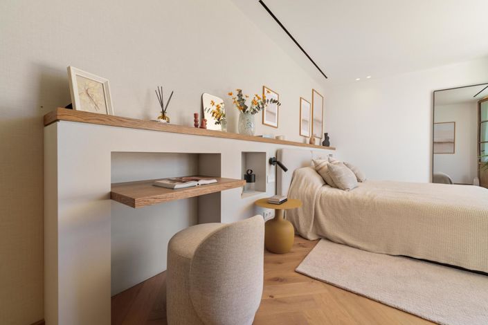 Image No.8-5 Bed Property for sale