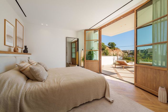 Image No.9-5 Bed Property for sale