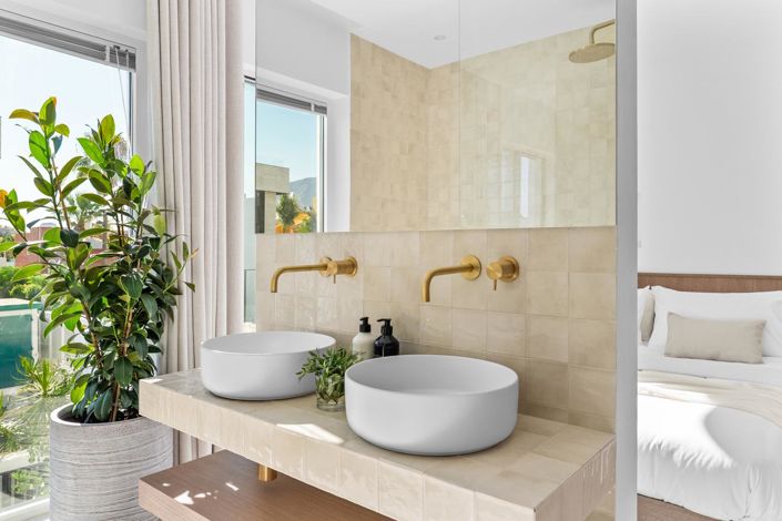 Image No.17-3 Bed Property for sale