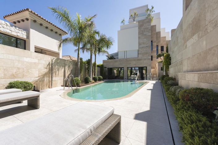 Image No.10-3 Bed Property for sale