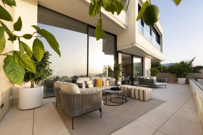 Image No.14-3 Bed Property for sale