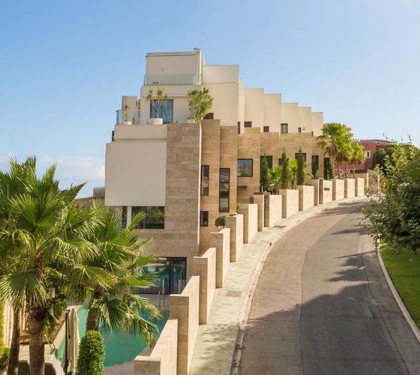 Image No.32-3 Bed Property for sale