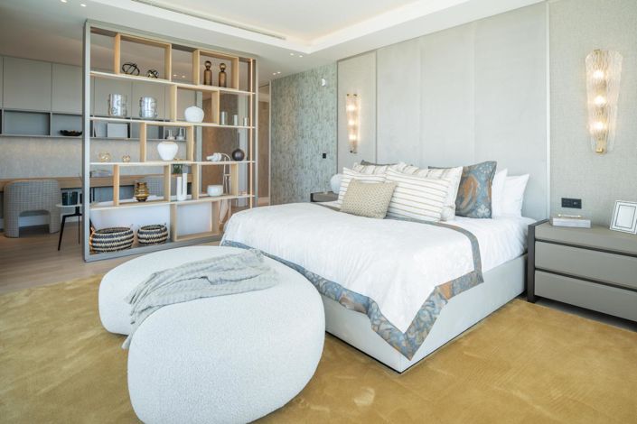 Image No.25-8 Bed Property for sale