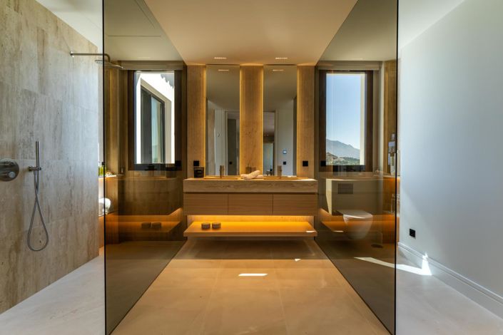 Image No.27-8 Bed Property for sale